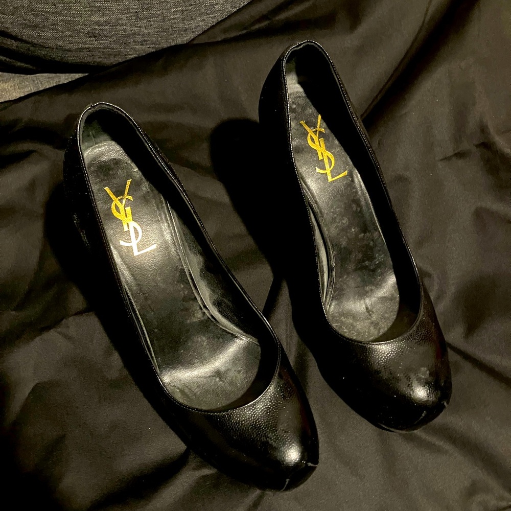 Saint Laurent (YSL) Black Leather Round-Toe Pumps